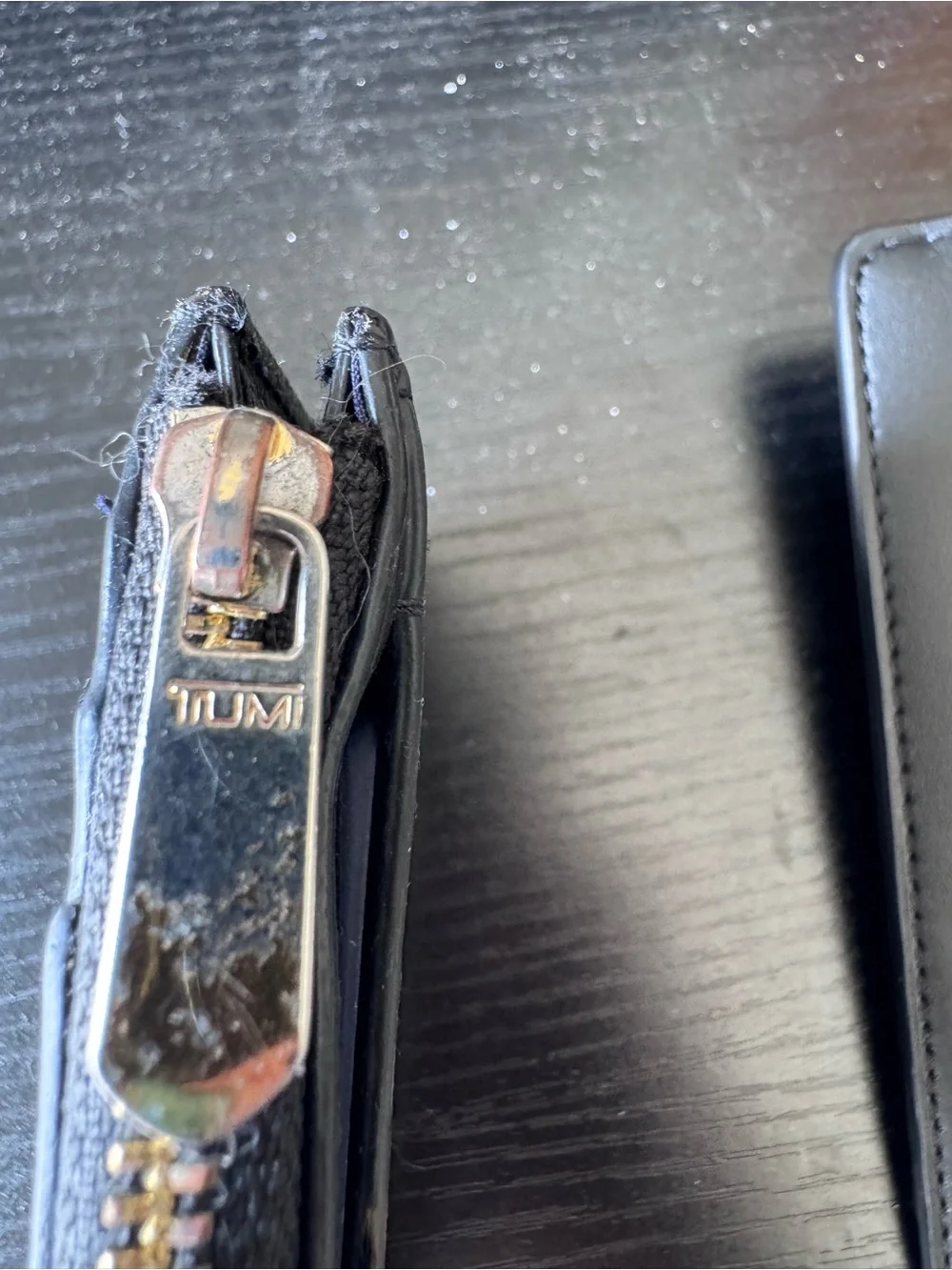 Tumi Black Leather Card Case with Gold-Tone Logo Plate - Picture 3 of 6